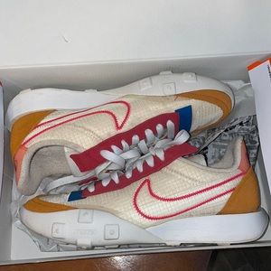 Women’s Nike Waffle Racer shoes size 8, great lightly used condition